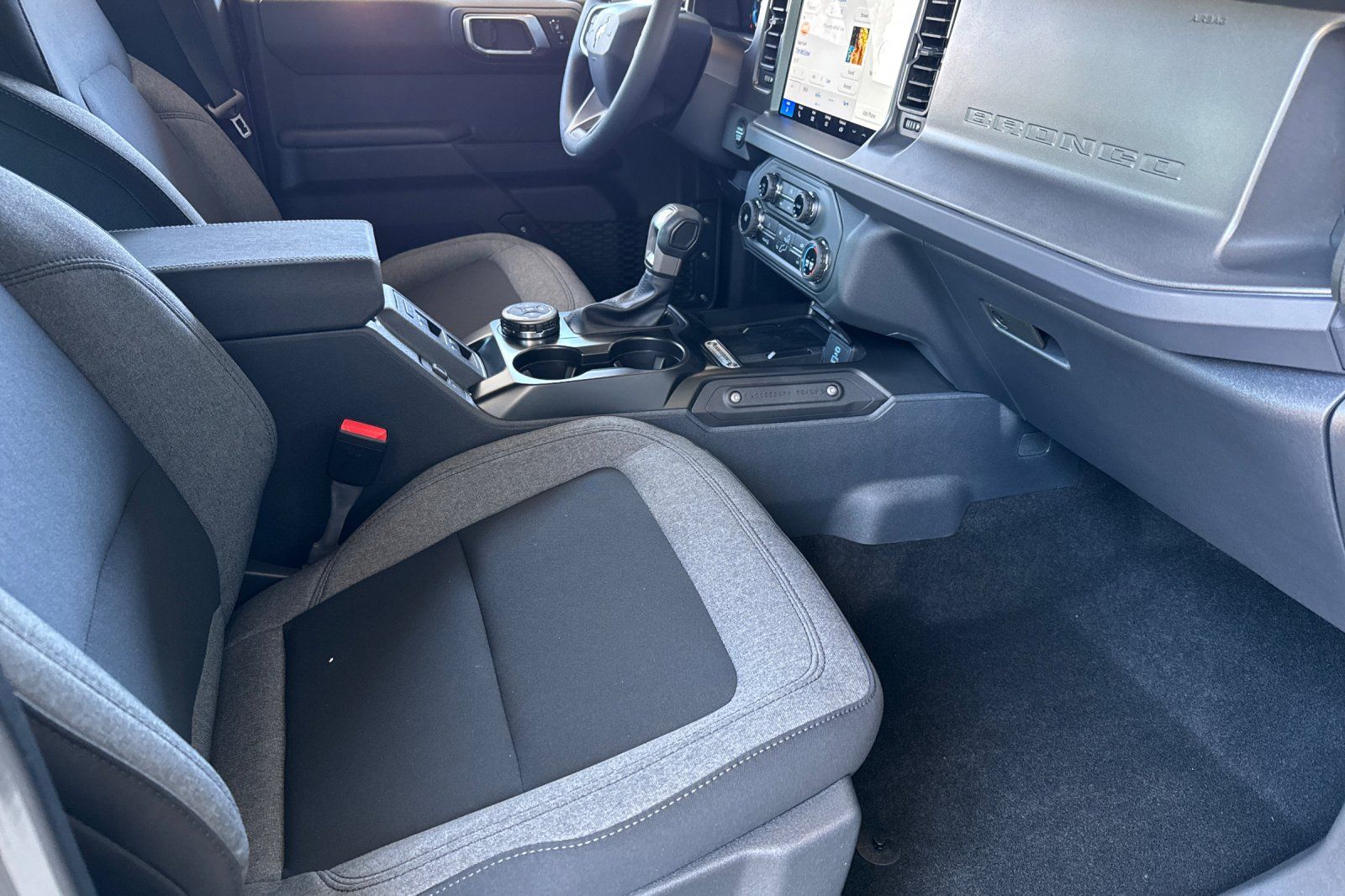2025 Ford Bronco 4-Door Base - Photo 17