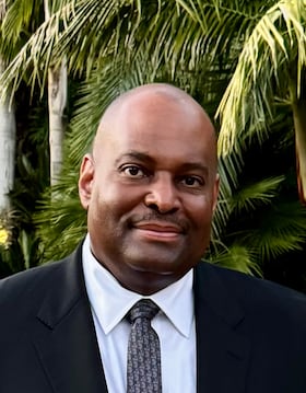 Staff member Leon Thomas from ID_7d43fc008d67