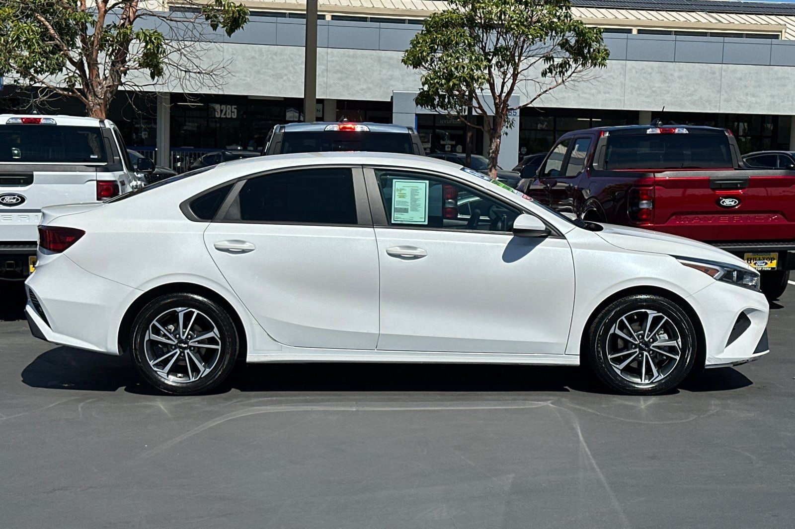 2022 Kia Forte LXS photo 2