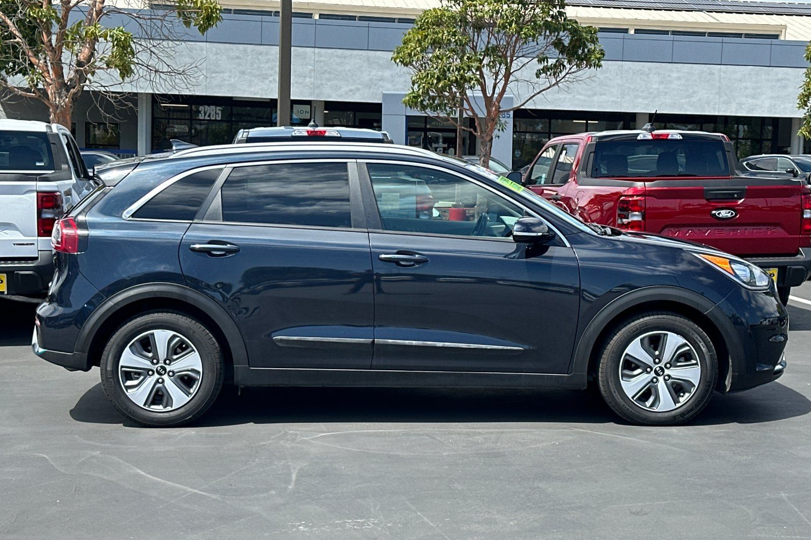 2019 Kia Niro Plug-In Hybrid EX photo 2