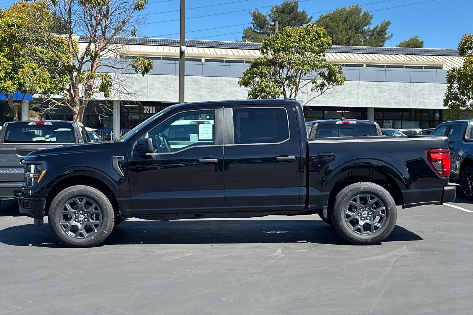 View vehicle photo 7