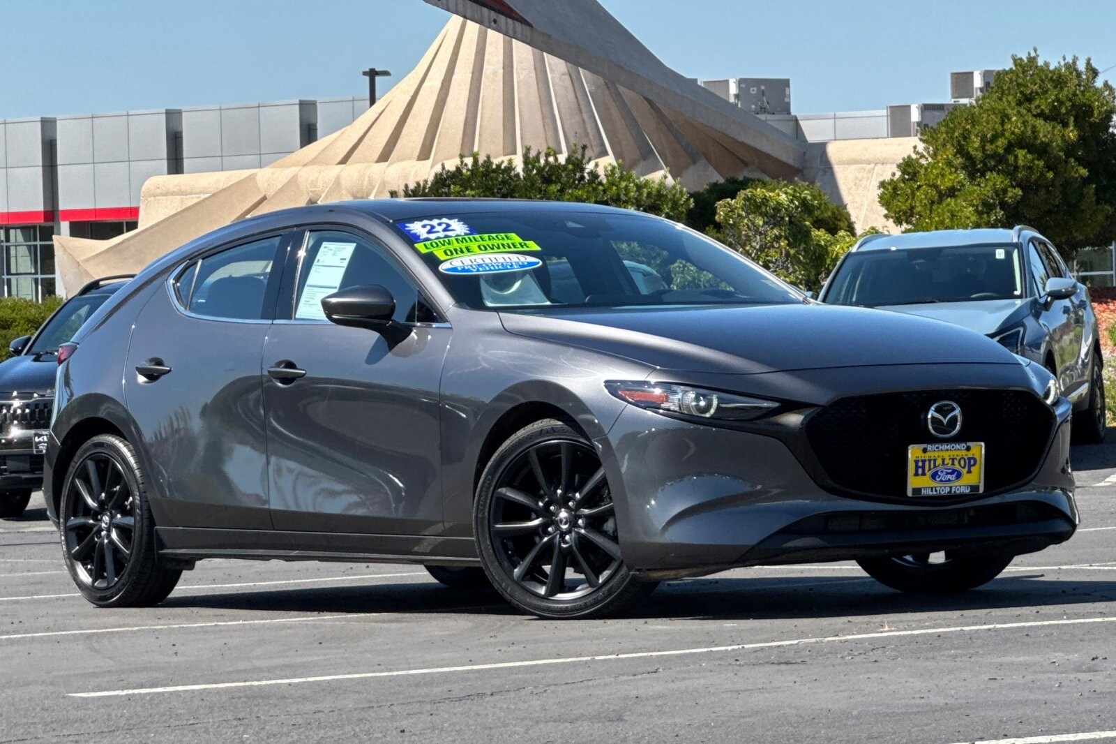2022 Mazda Mazda3 Premium Hatchback photo 2