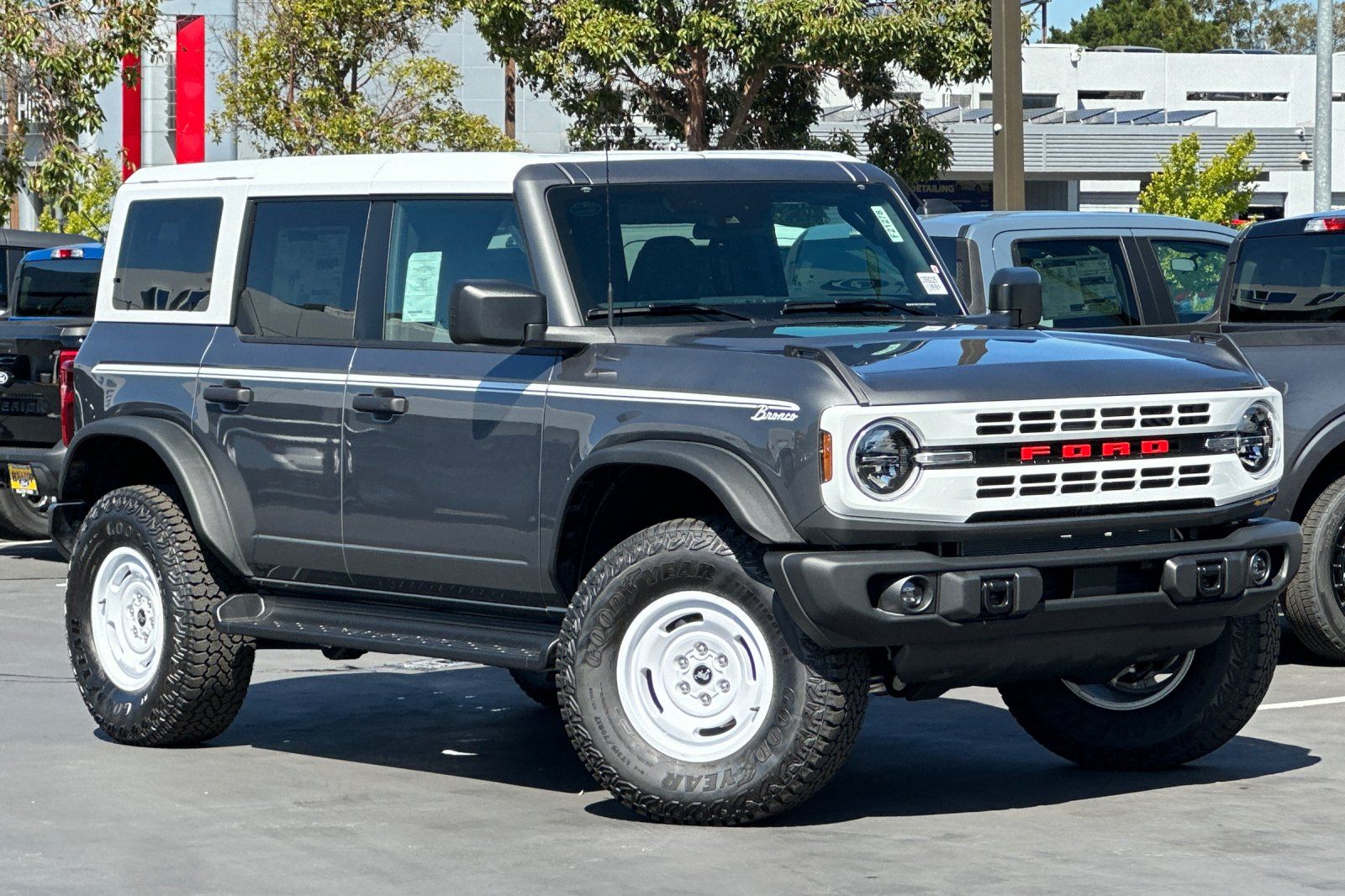 View vehicle photo 2