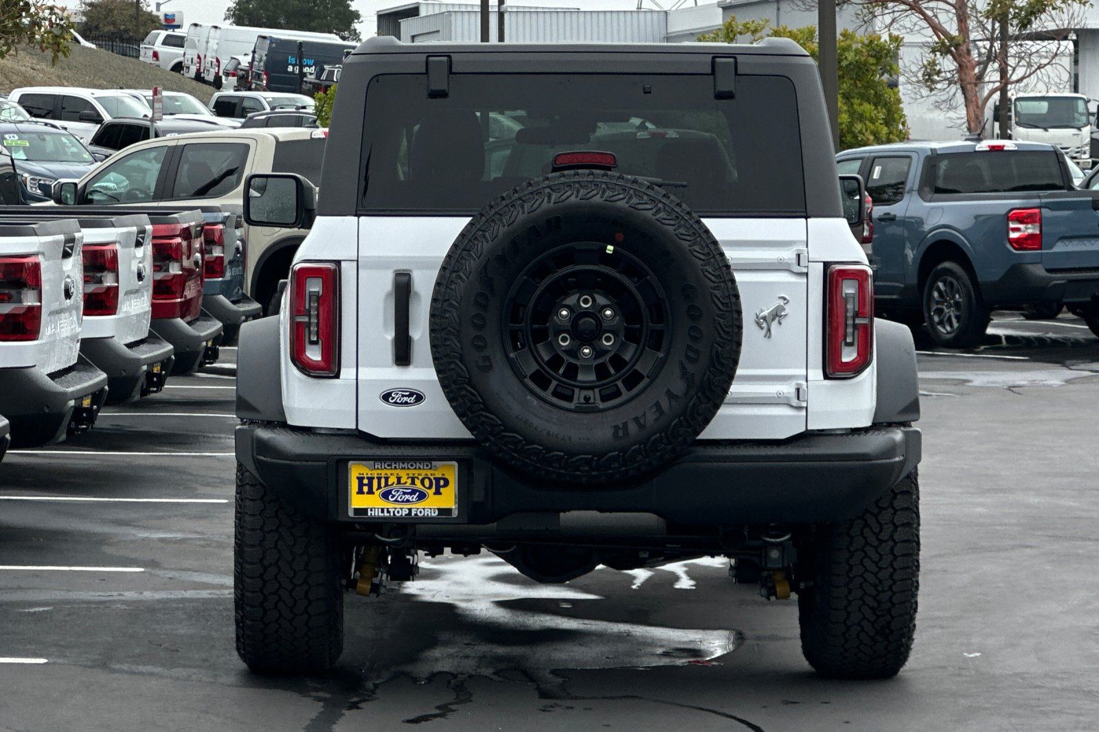 View vehicle photo 5