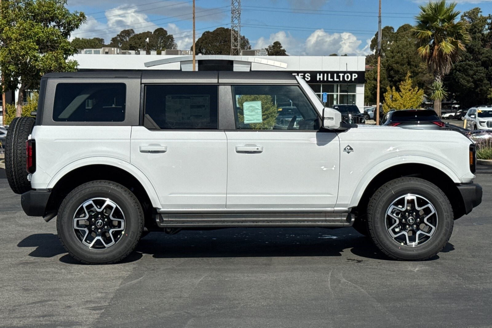 2025 Ford Bronco Outer Banks photo 3