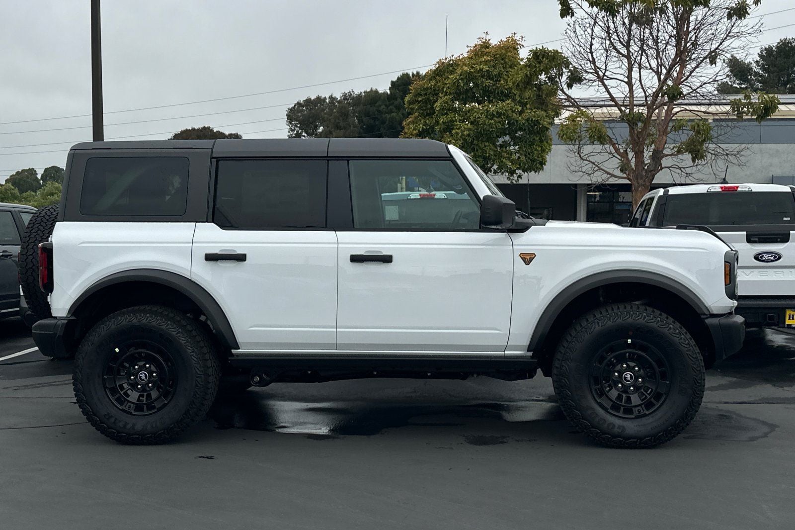 View vehicle photo 3