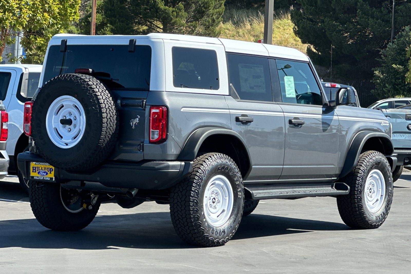 View vehicle photo 4