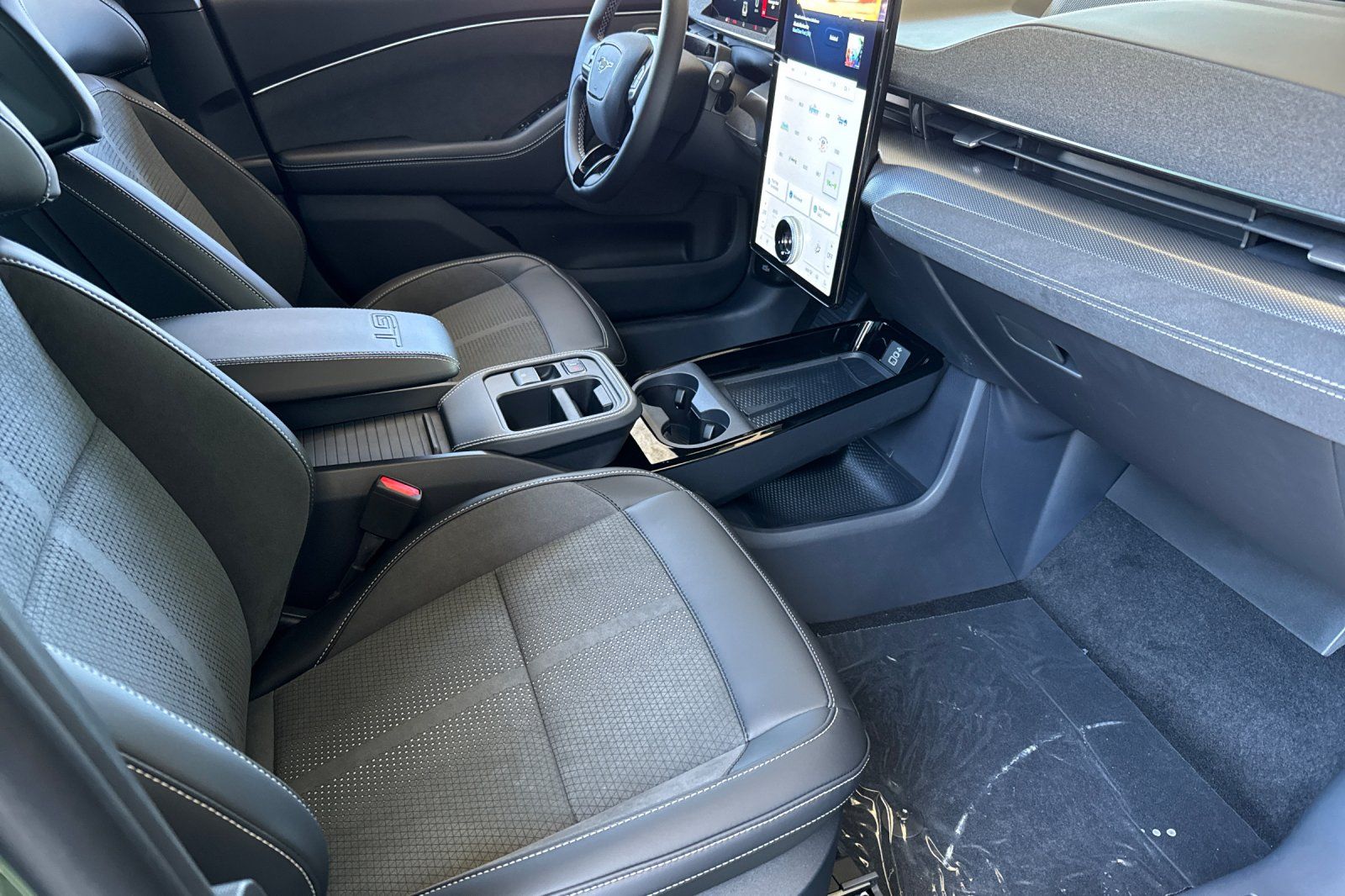 2025 Ford Mustang Mach-E GT - Photo 17