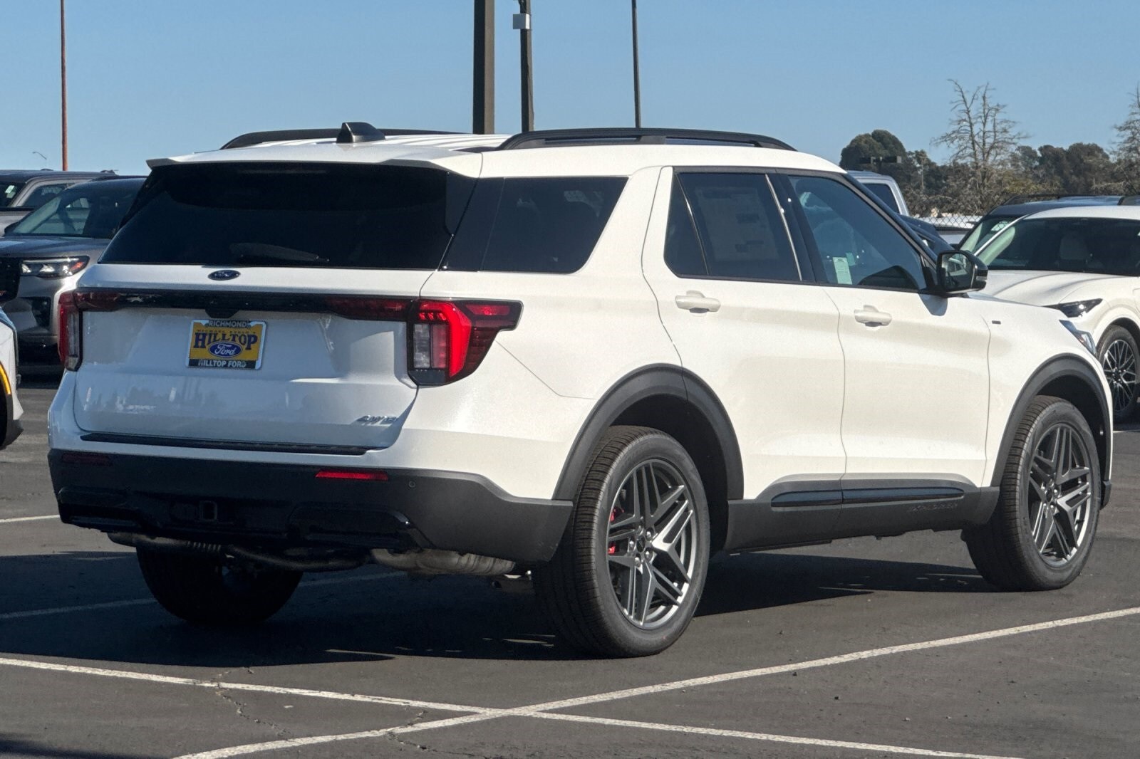 2025 Ford Explorer ST-Line photo 2