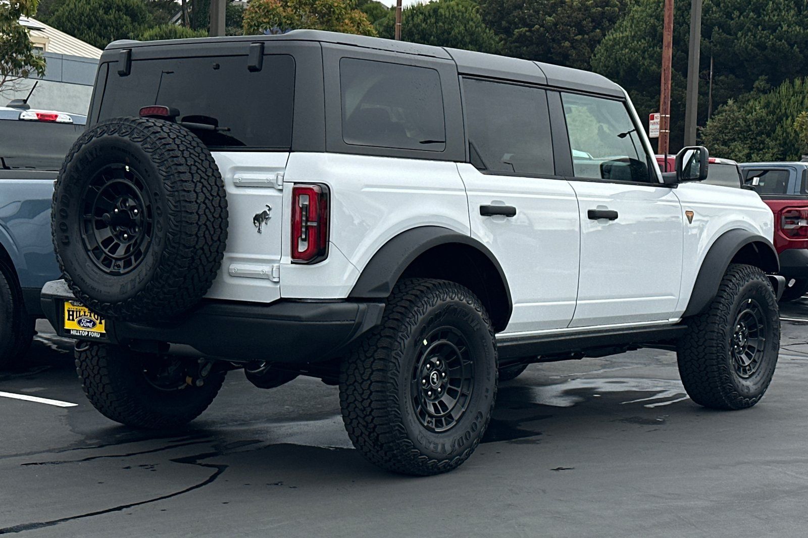 View vehicle photo 4