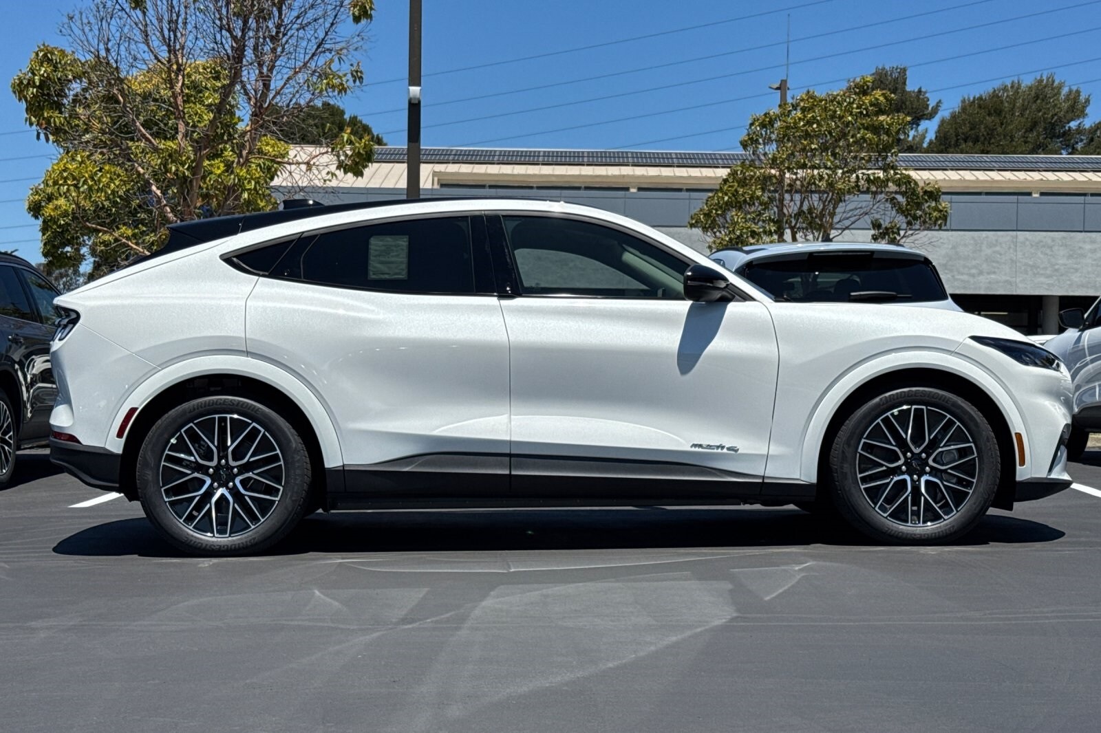 2025 Ford Mustang Mach-E Premium photo 3