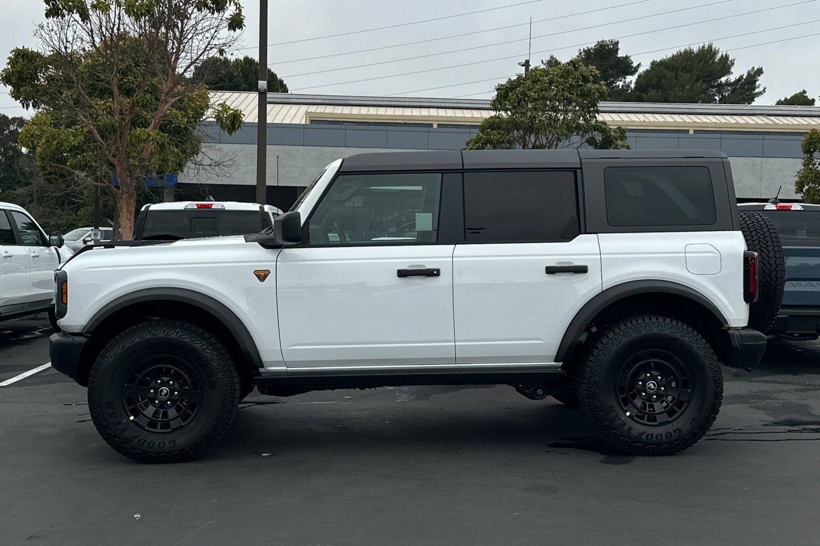 View vehicle photo 7