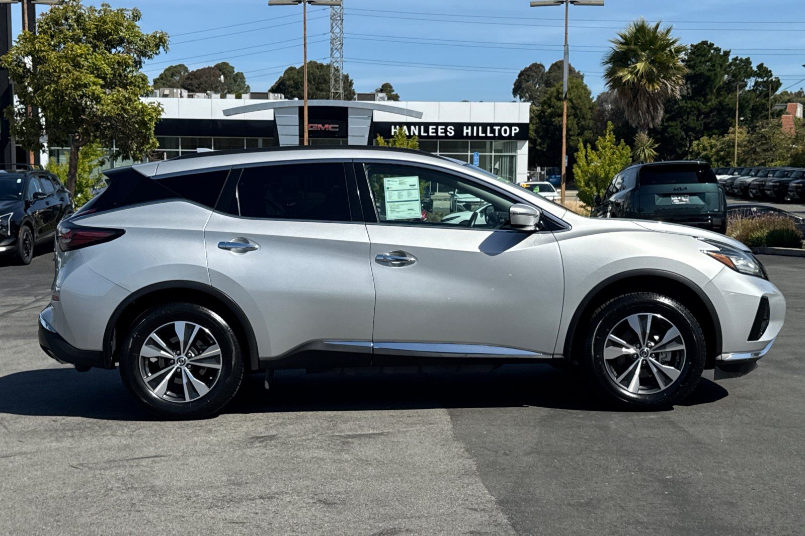 View vehicle photo 4