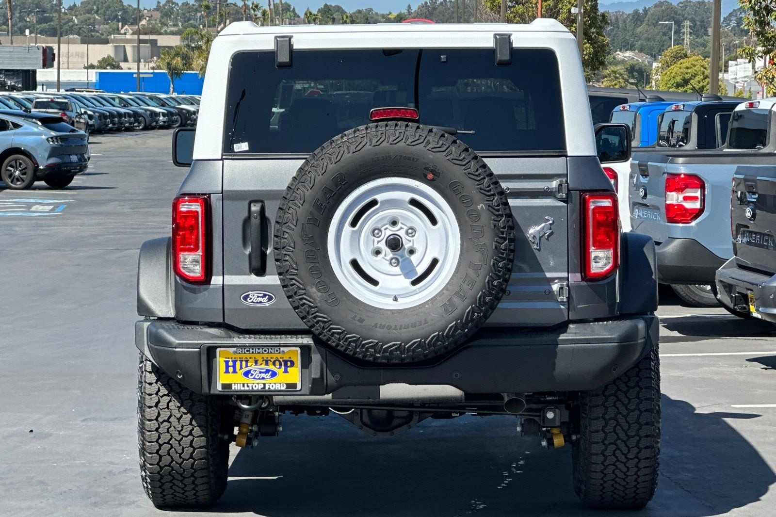 View vehicle photo 5