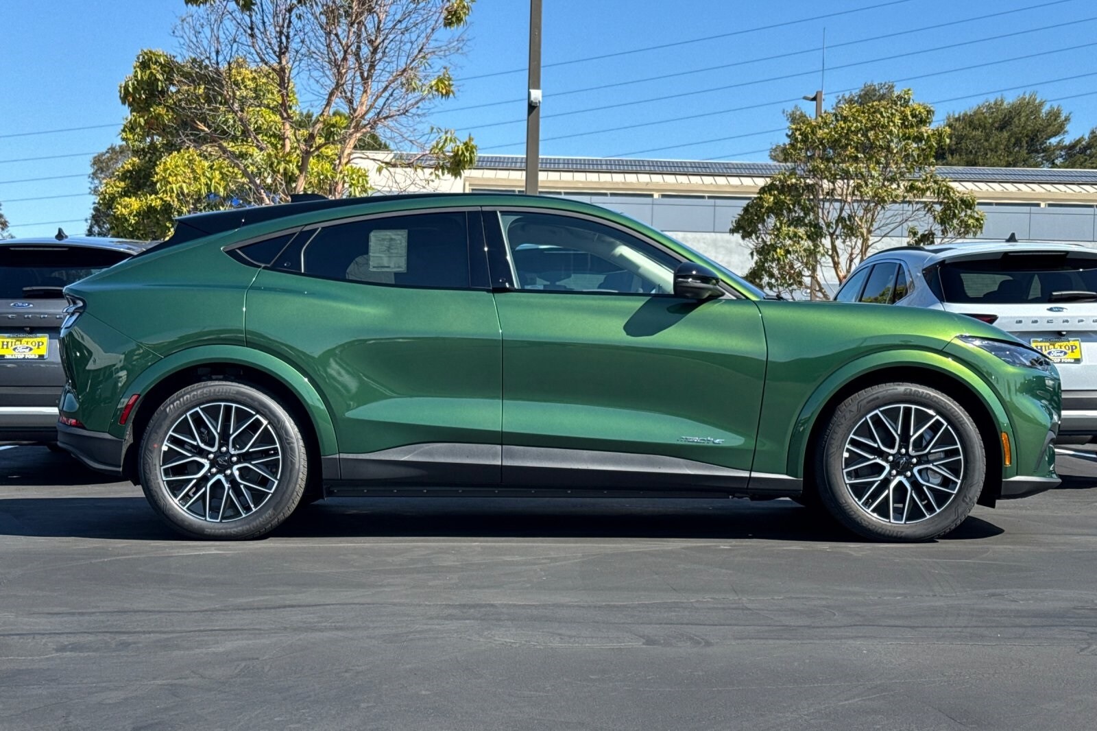 2025 Ford Mustang Mach-E Premium photo 3