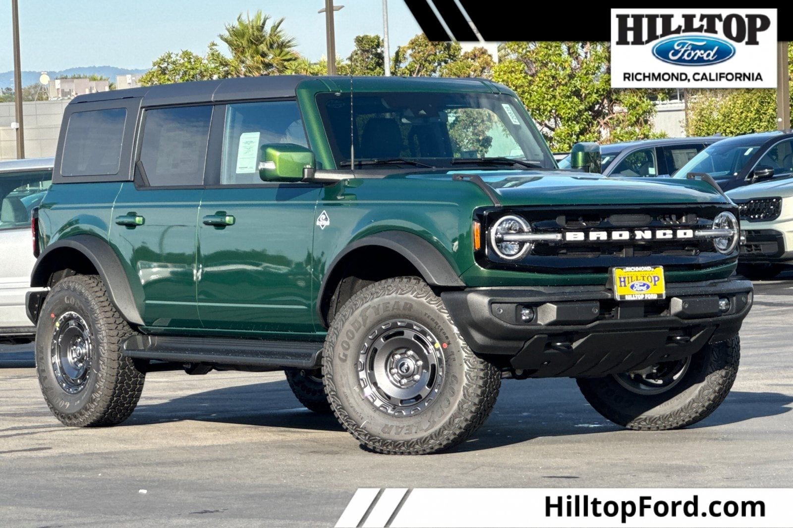 2025 Ford Bronco 4-Door Outer Banks's photo