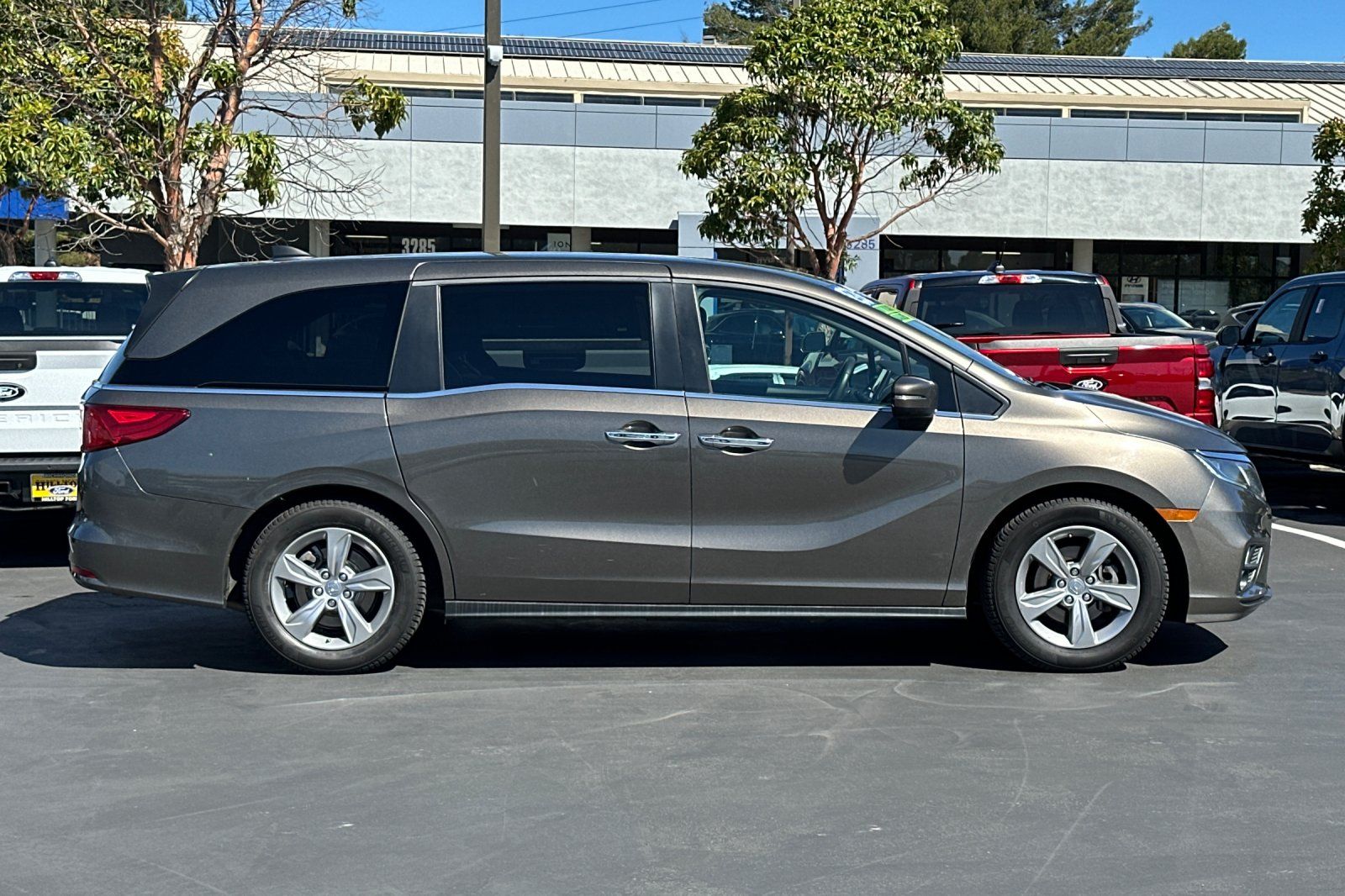 View vehicle photo 3