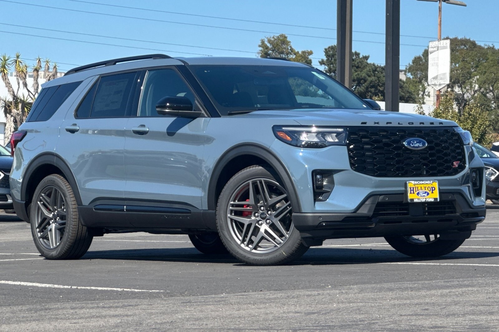 2025 Ford Explorer ST photo 2