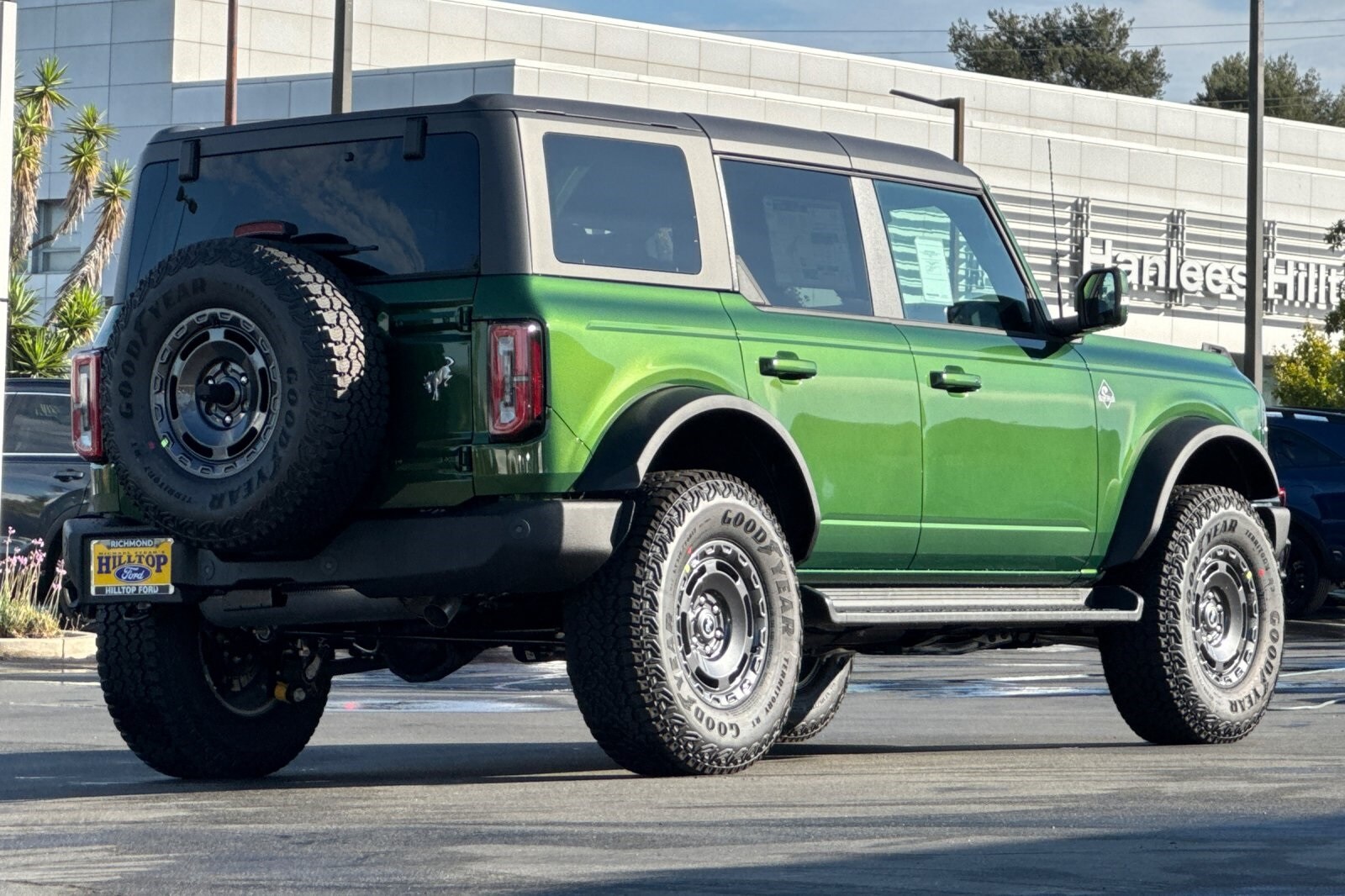 2025 Ford Bronco Outer Banks photo 4
