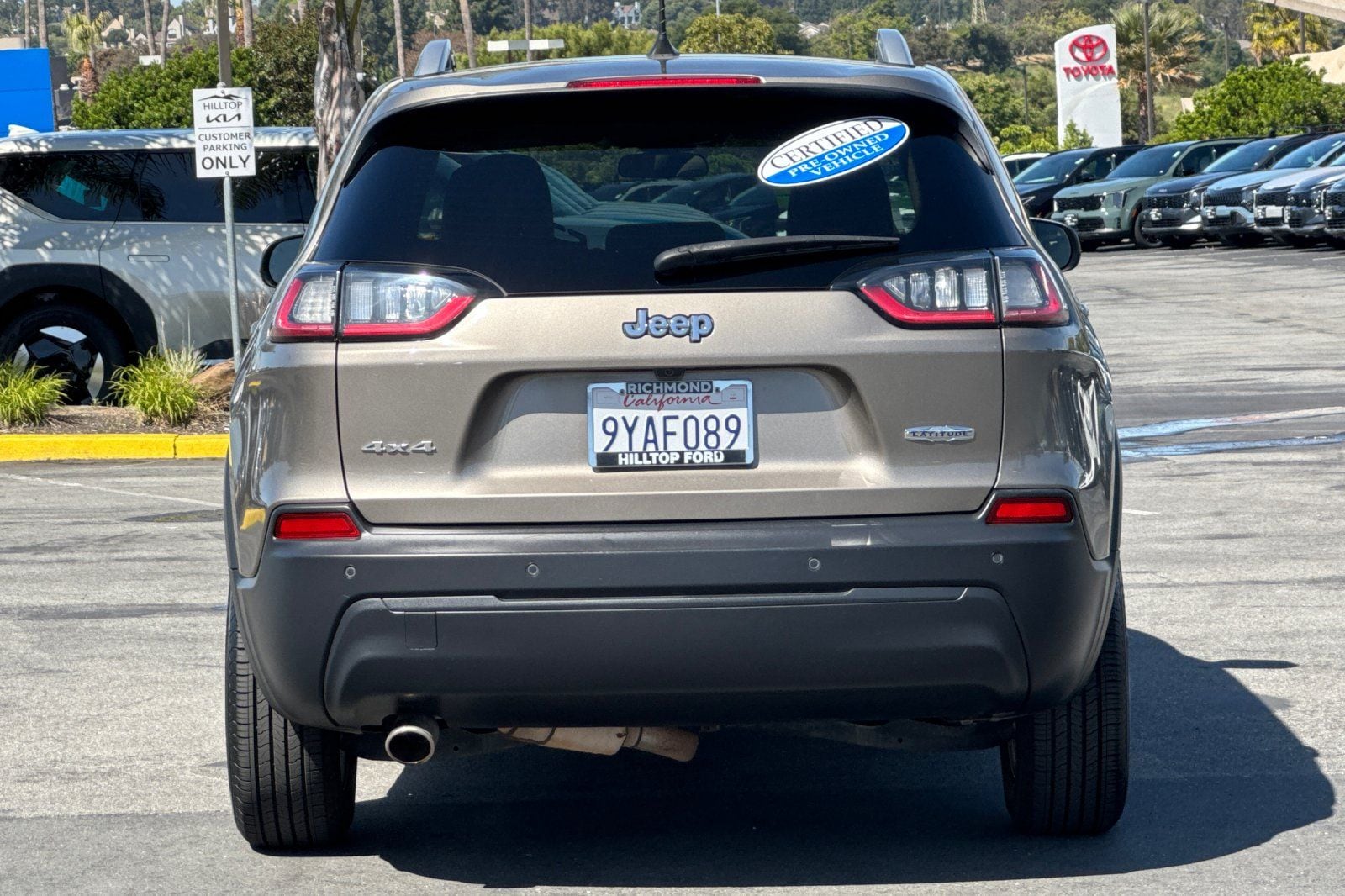View vehicle photo 7