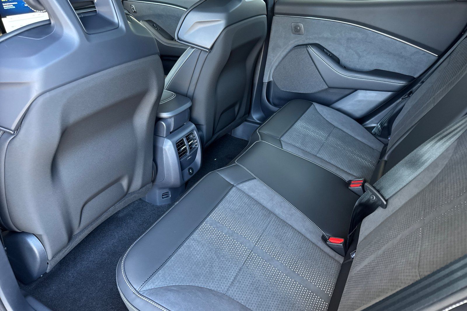 2025 Ford Mustang Mach-E GT - Photo 13