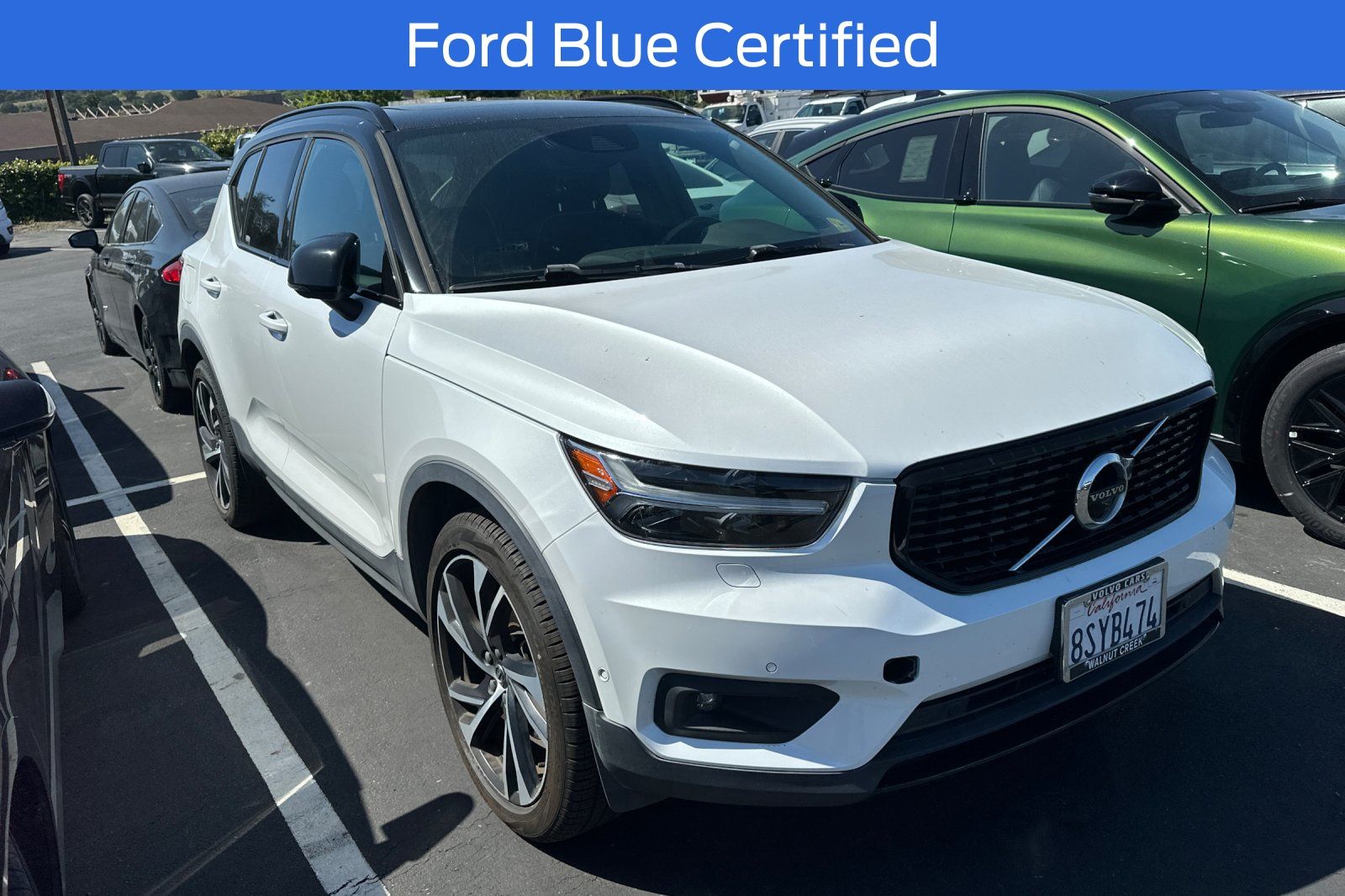 2019 Volvo XC40 R-Design photo 2