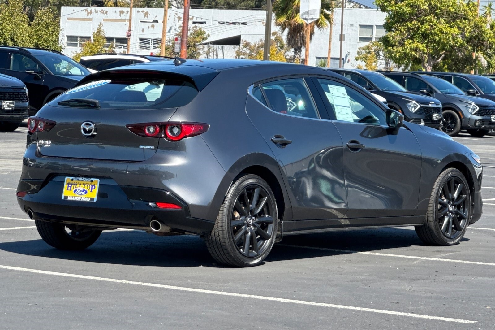 2022 Mazda Mazda3 Premium Hatchback photo 4