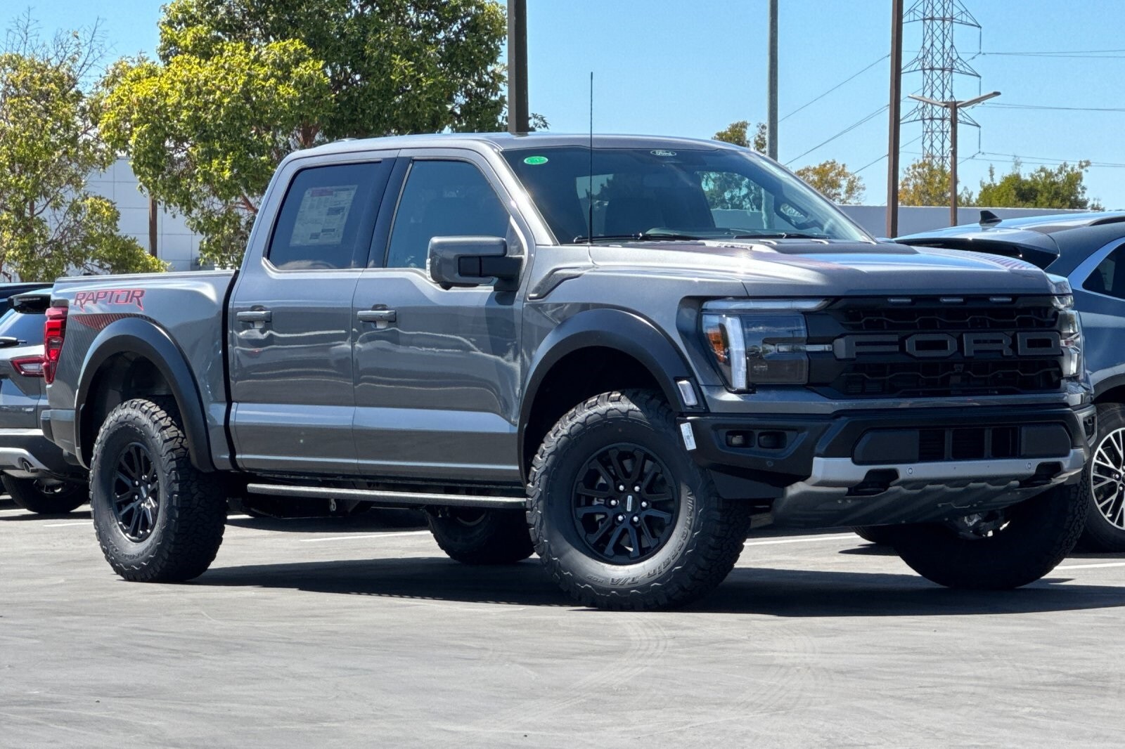 2025 Ford F-150 Raptor photo 2