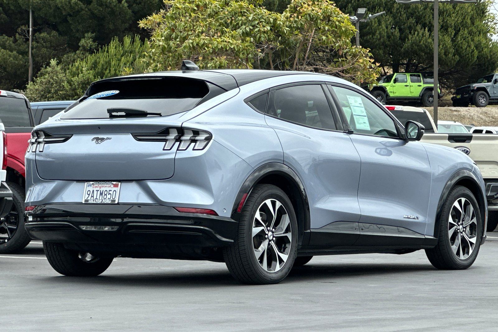View vehicle photo 4