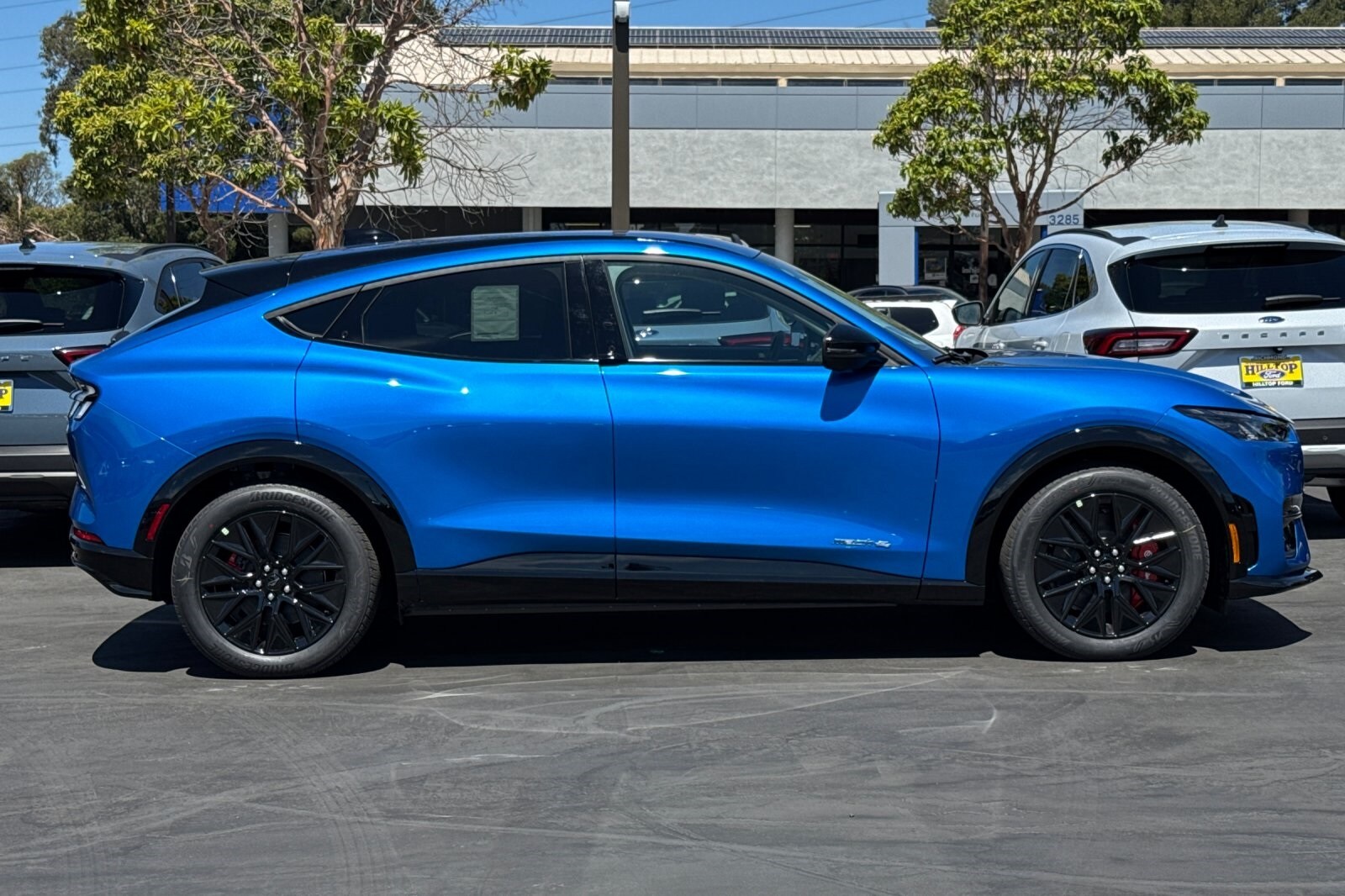 2025 Ford Mustang Mach-E Premium photo 3