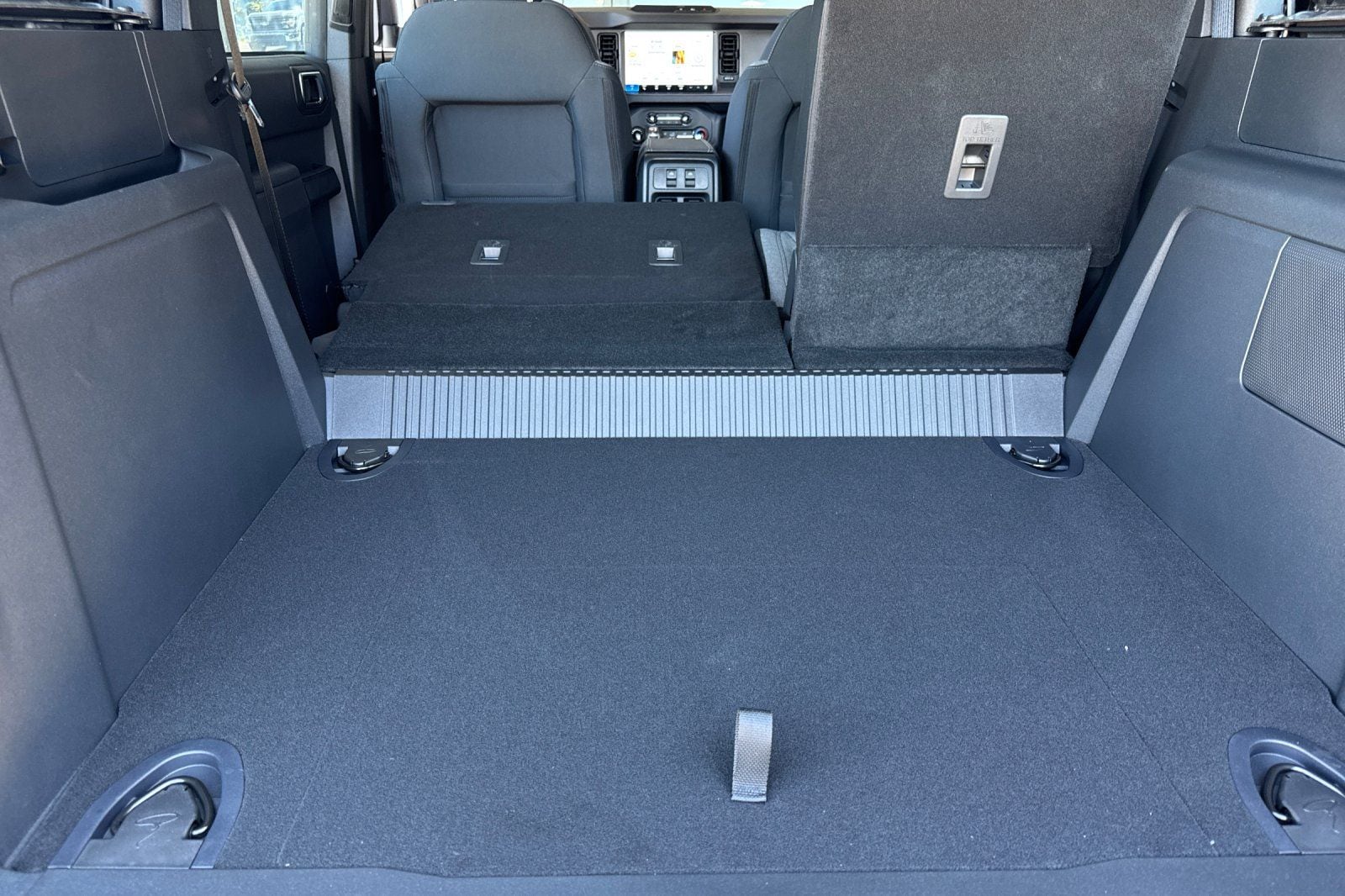 2025 Ford Bronco 4-Door Base - Photo 16