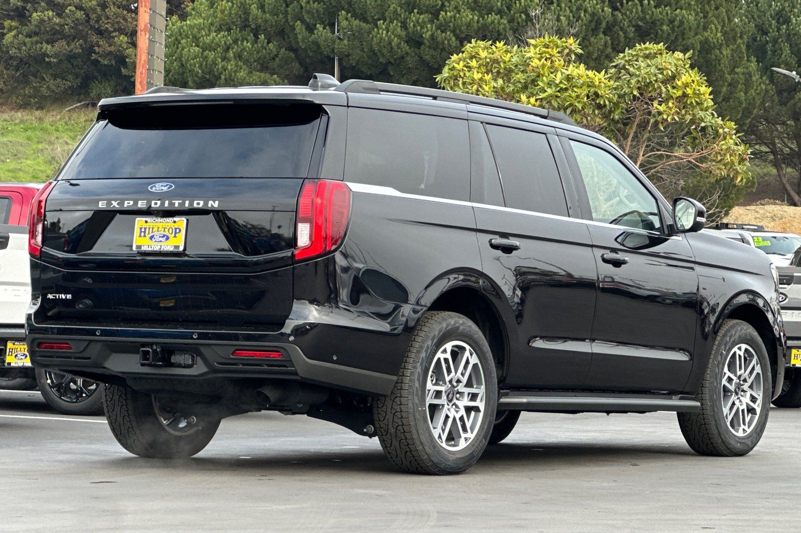 View vehicle photo 4