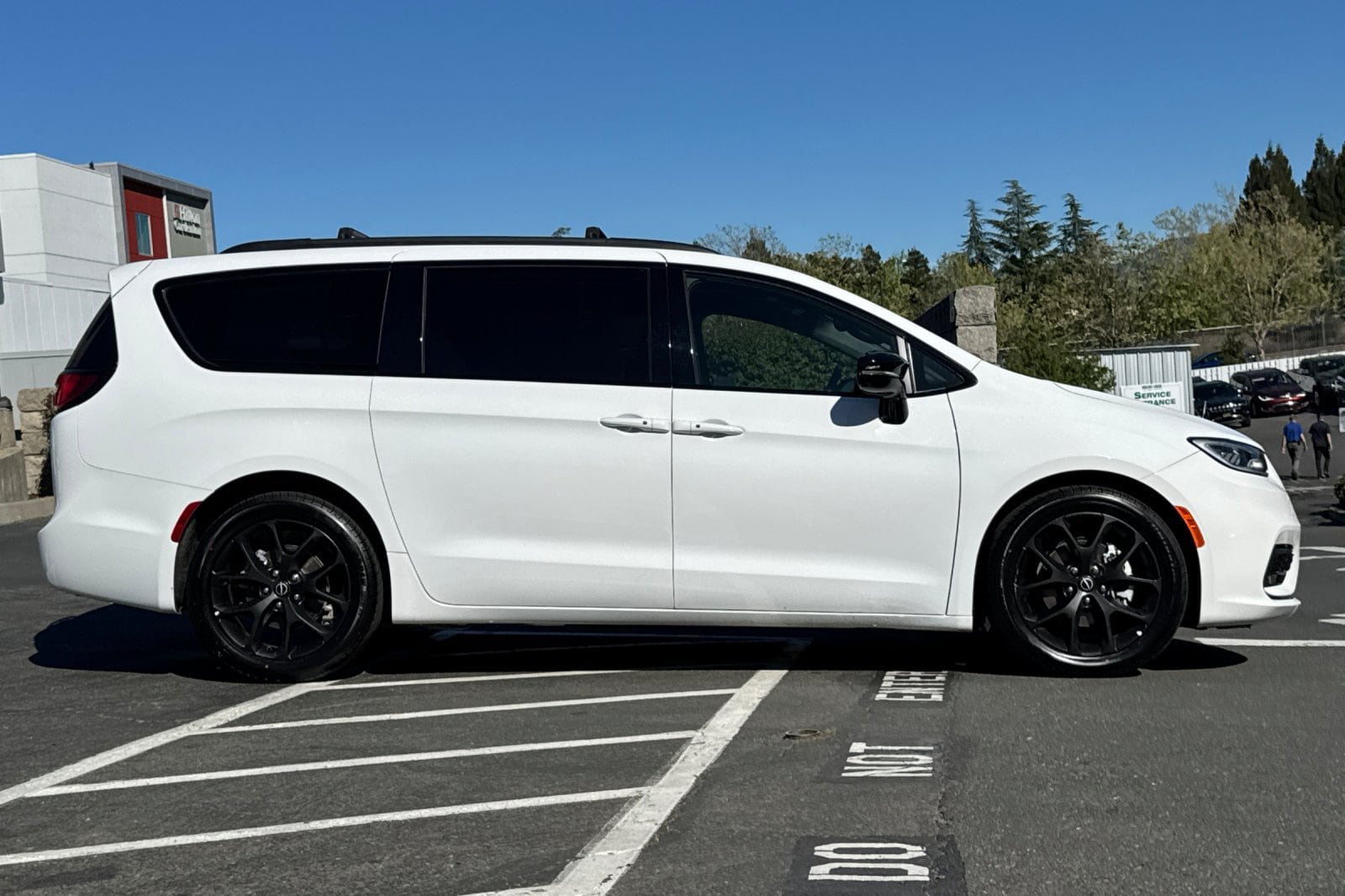 2025 Chrysler Pacifica Limited photo 2