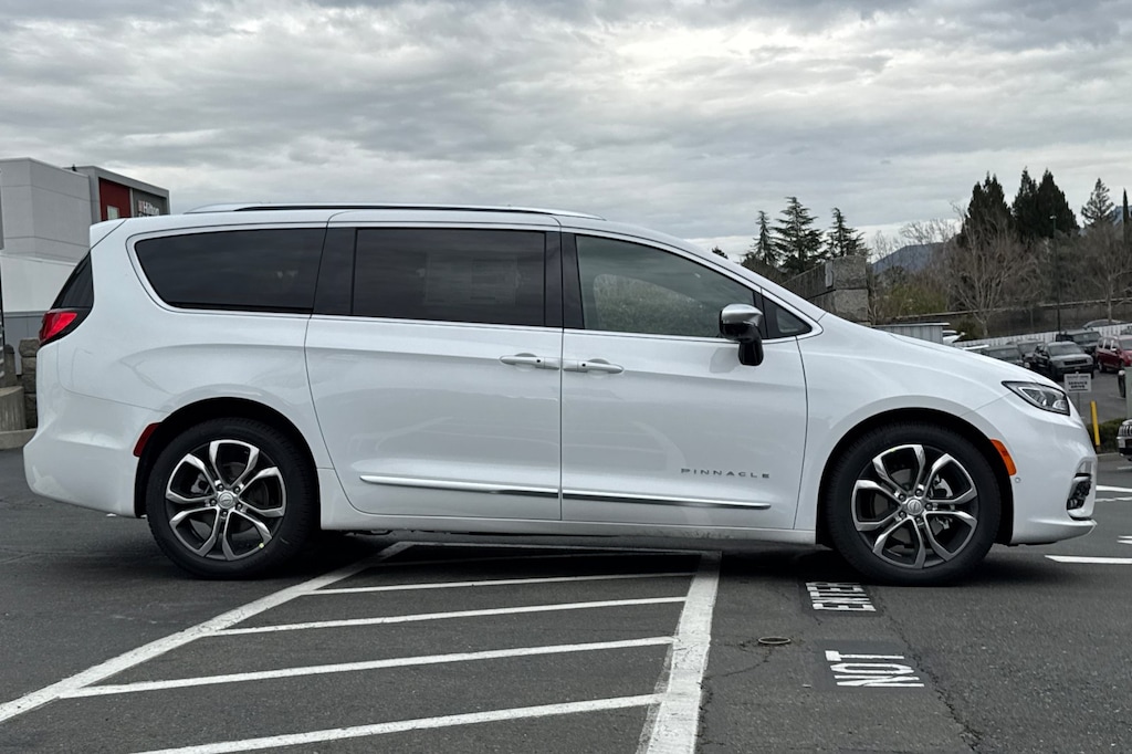New 2026 Chrysler Pacifica PINNACLE Passenger Van