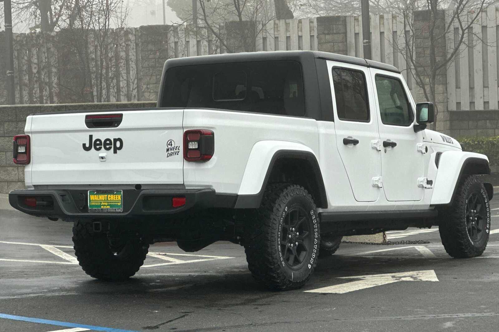 2025 Jeep Gladiator Willys photo 4