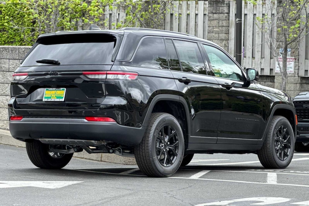 New 2026 Jeep Grand Cherokee LAREDO ALTITUDE 4X4 Sport Utility