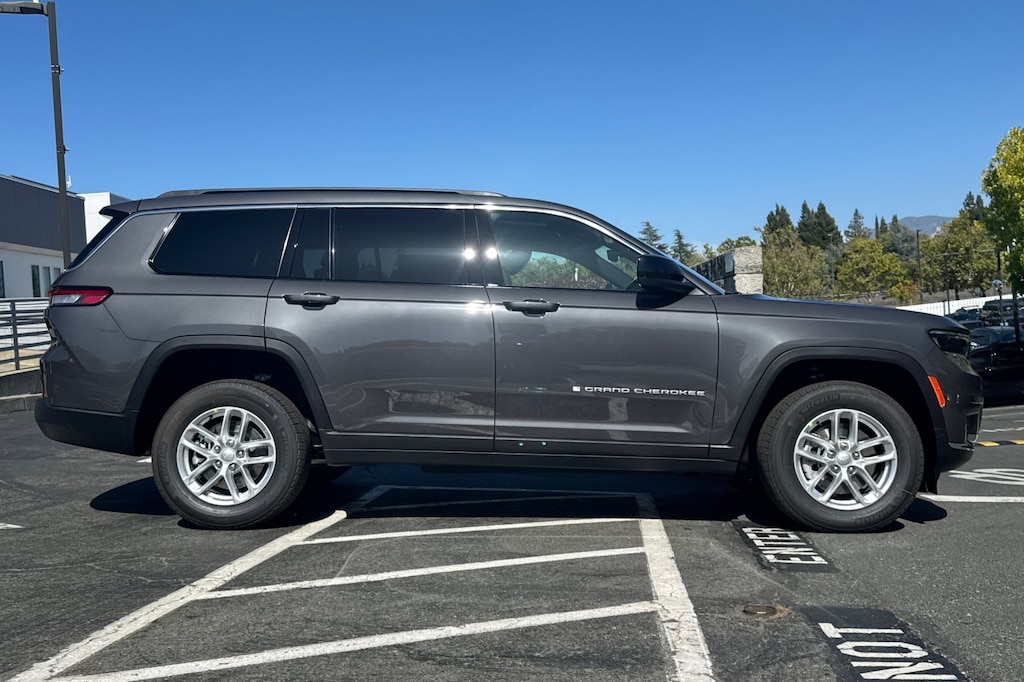 New 2026 Jeep Grand Cherokee L LAREDO X 4X4 Sport Utility