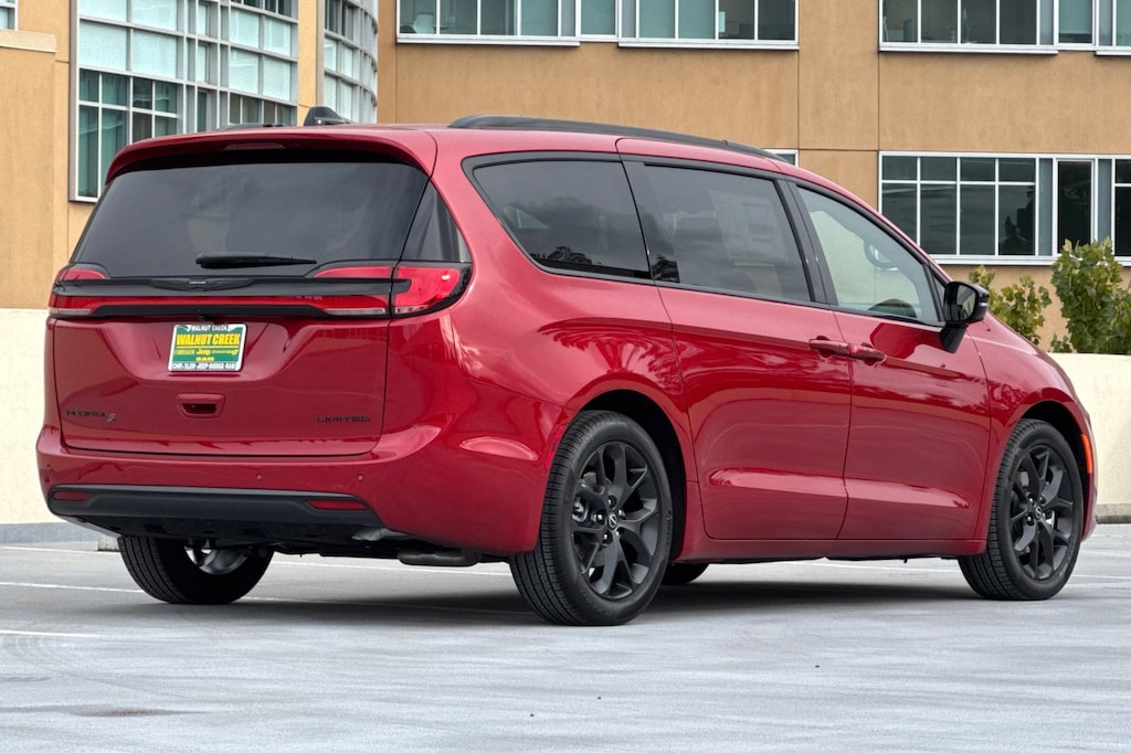 New 2026 Chrysler Pacifica LIMITED Passenger Van