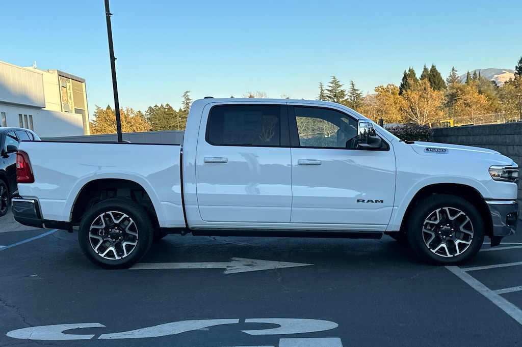 New 2025 Ram 1500 LARAMIE CREW CAB 4X4 5'7 BOX Pickup