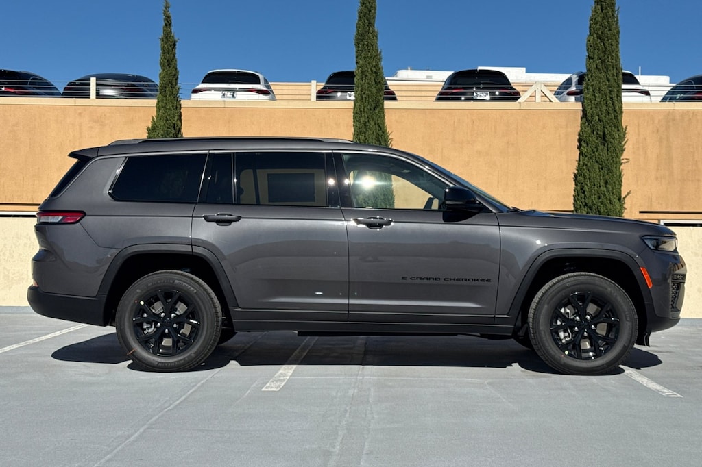 New 2026 Jeep Grand Cherokee L LAREDO ALTITUDE 4X4 Sport Utility