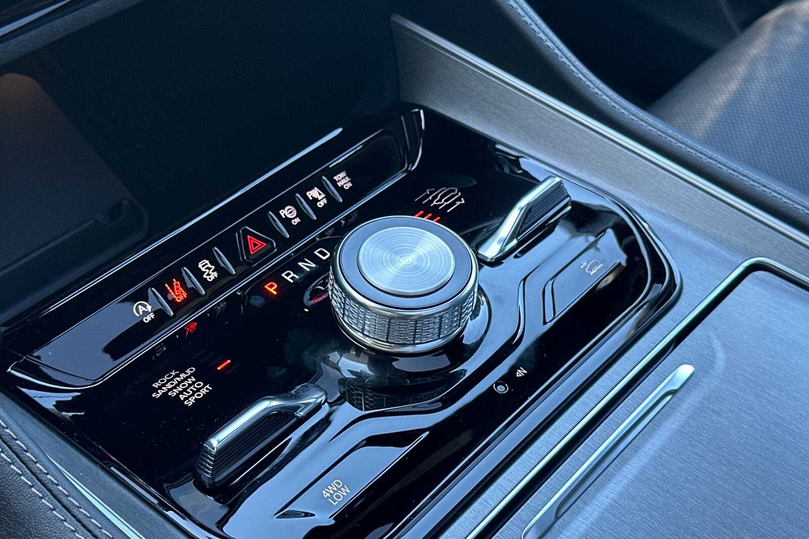 2025 Jeep Wagoneer Series II - Photo 19