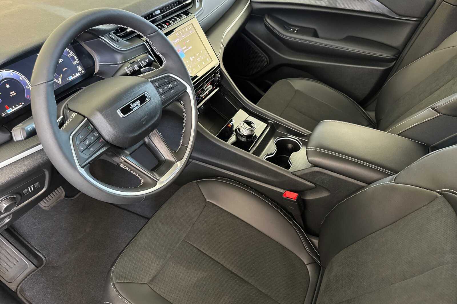 2025 Jeep Grand Cherokee Altitude - Photo 7