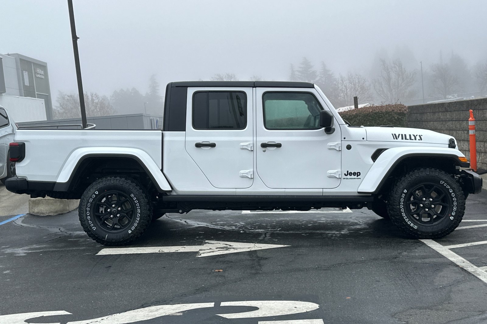 2025 Jeep Gladiator Willys photo 3