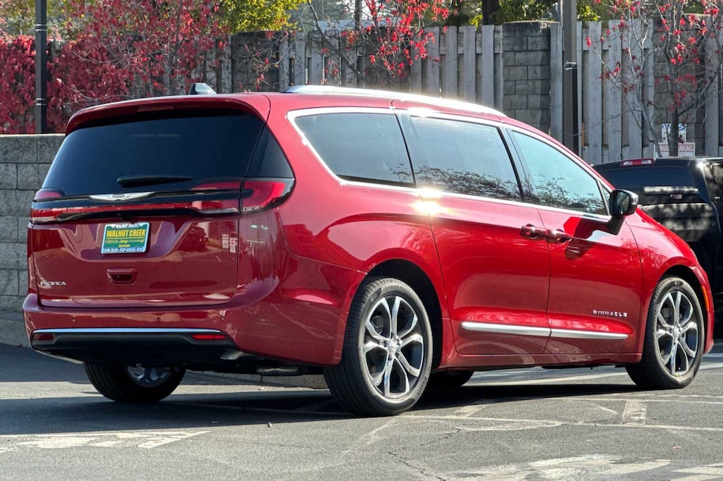 New 2026 Chrysler Pacifica PINNACLE Passenger Van