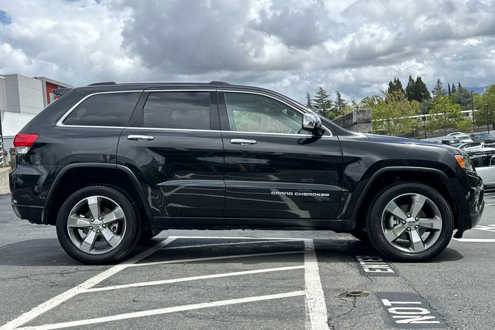 2016 Jeep Grand Cherokee Limited photo 2