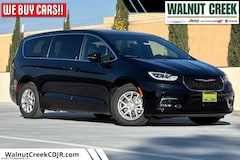 2026 Chrysler Pacifica SELECT Passenger Van
