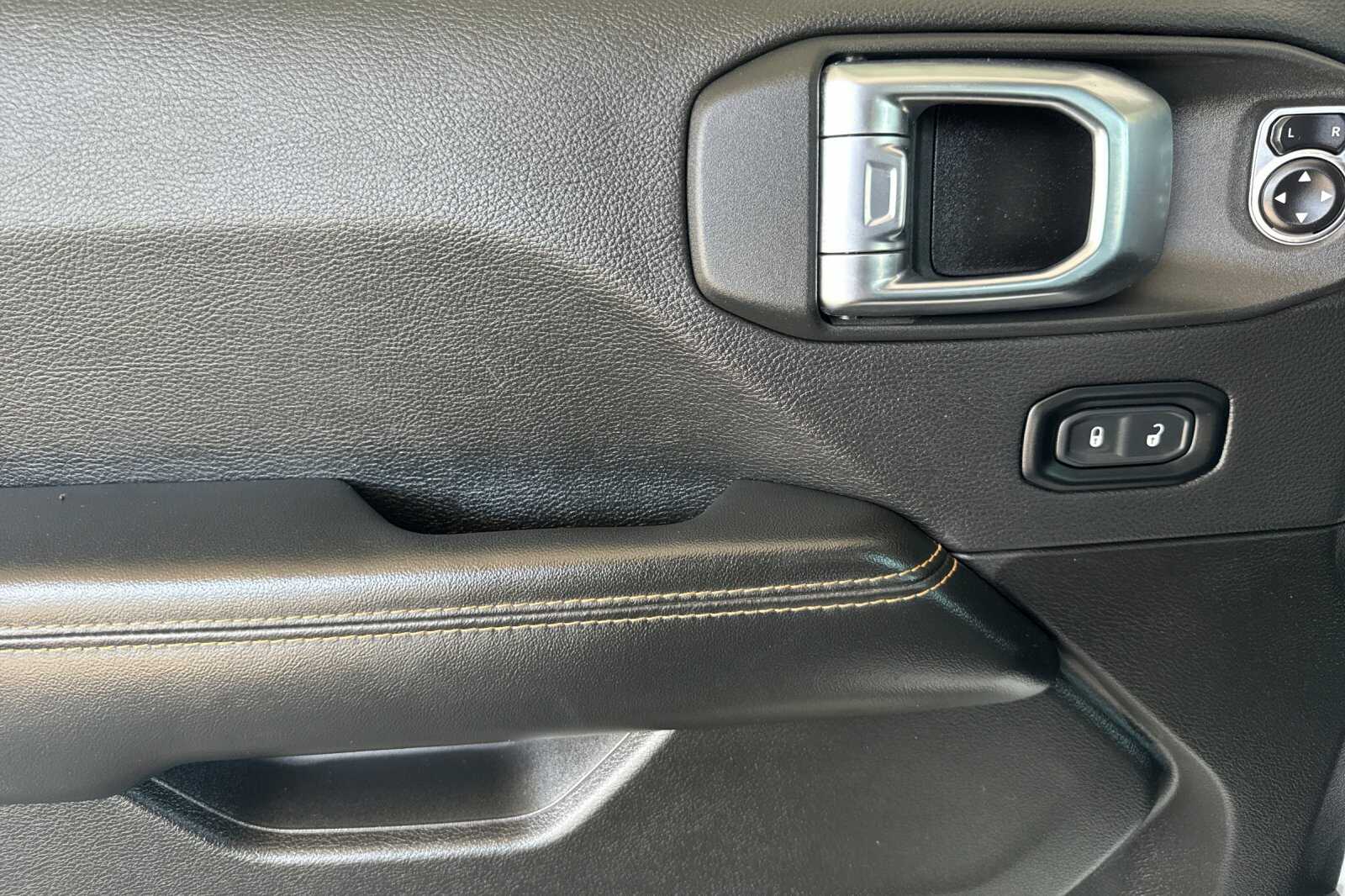 2024 Jeep Wrangler Unlimited Sahara 4xe photo 3