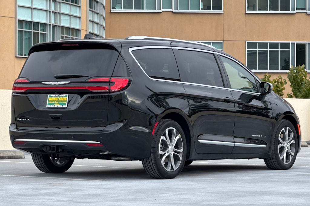 New 2026 Chrysler Pacifica PINNACLE Passenger Van