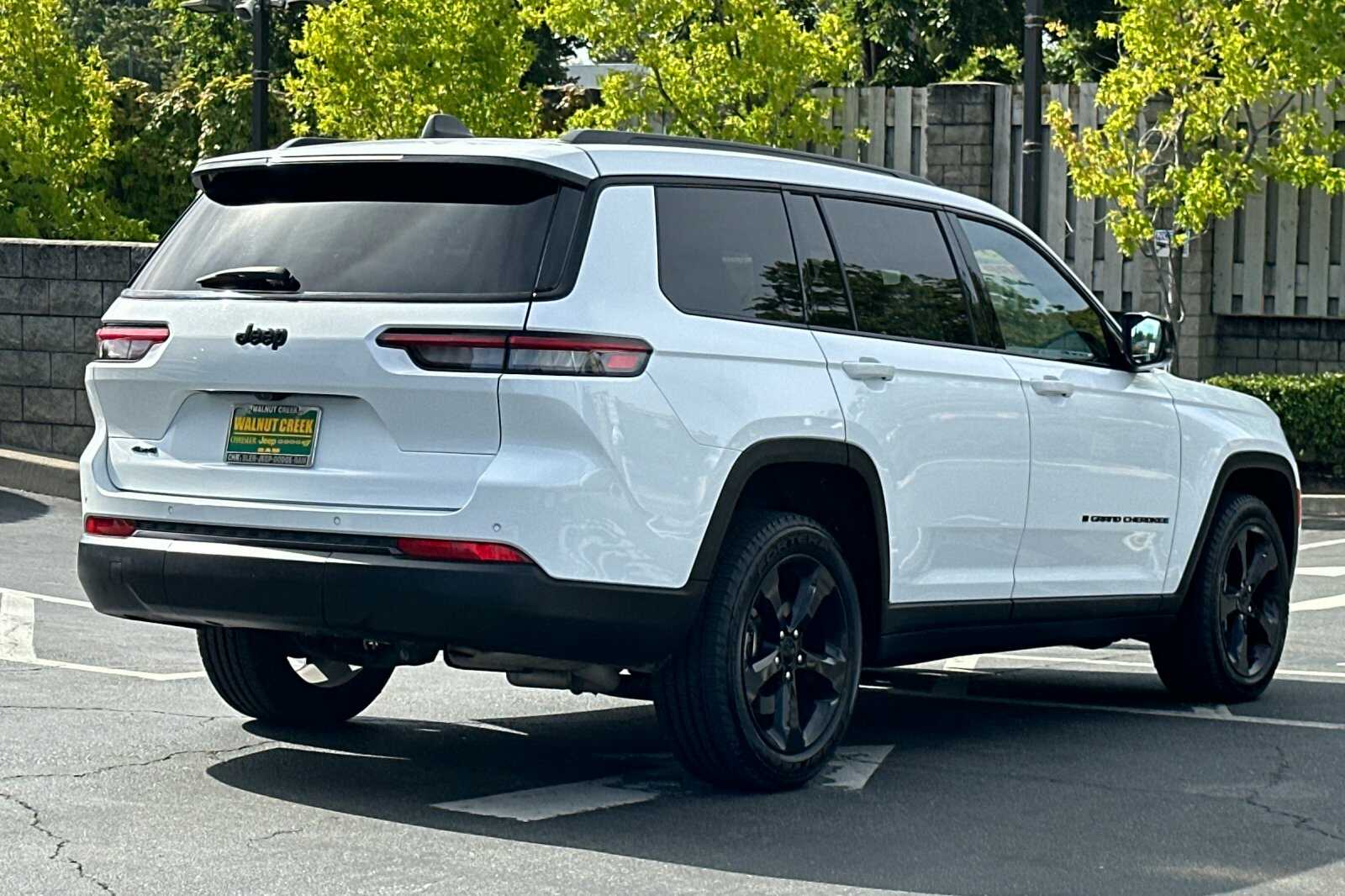 2023 Jeep Grand Cherokee Altitude photo 4