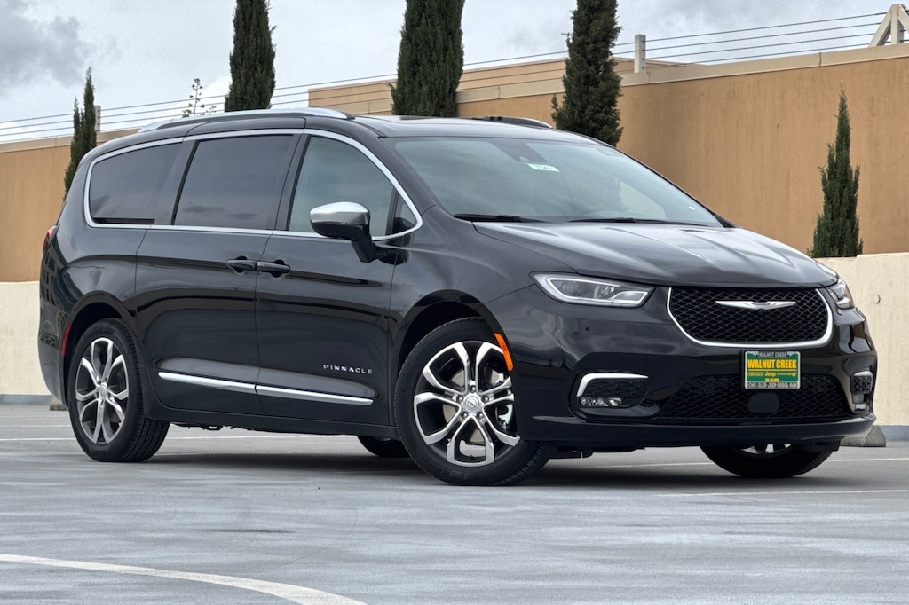 New 2026 Chrysler Pacifica PINNACLE Passenger Van